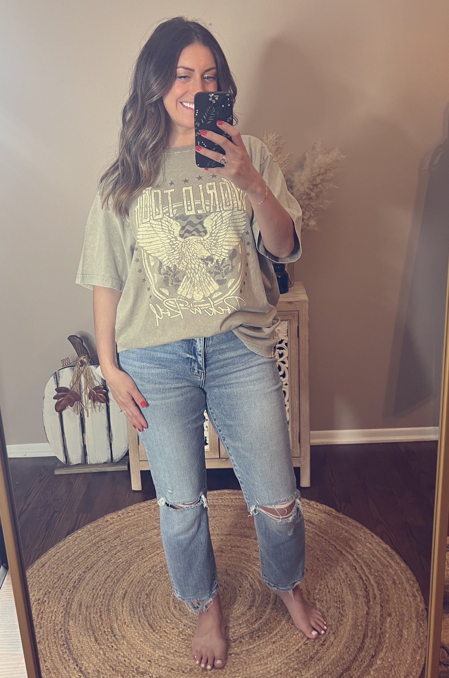 WORLD TOUR ROCK N ROLL VINTAGE EAGLE GRAPHIC TEE